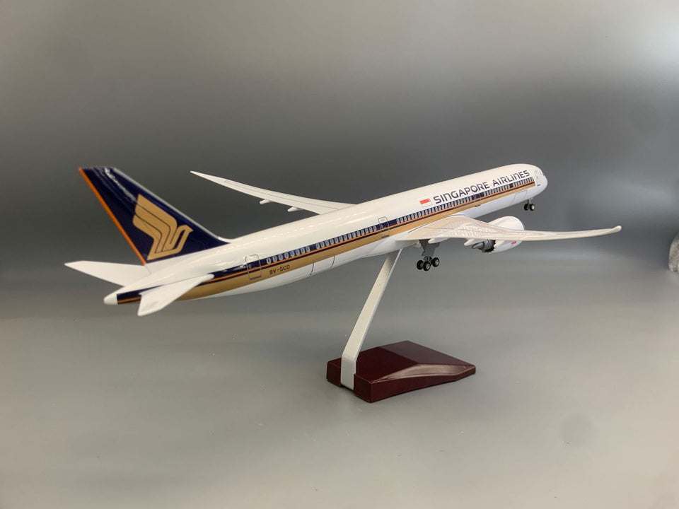Singapore Airlines Boeing 777 1:157 Scale Model