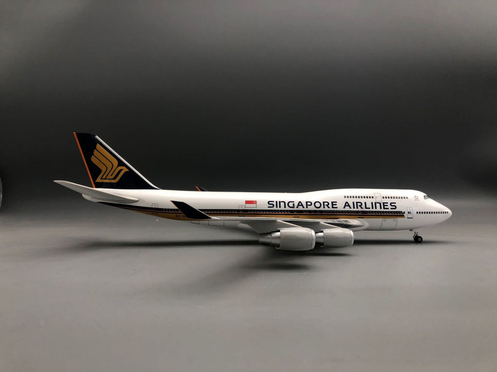 Singapore Airlines Boeing 747 1:150 Scale Model