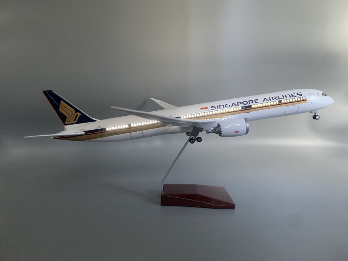 Singapore Airlines Boeing 777 1:157 Scale Model