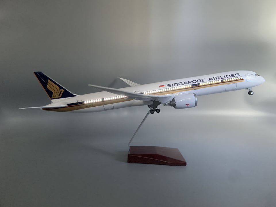 Singapore Airlines Boeing 777 1:157 Scale Model