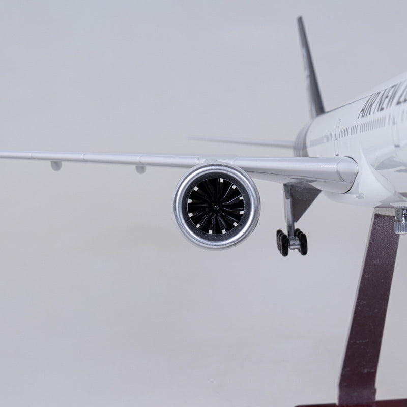 Air New Zealand Boeing 777 1:157 Scale Model
