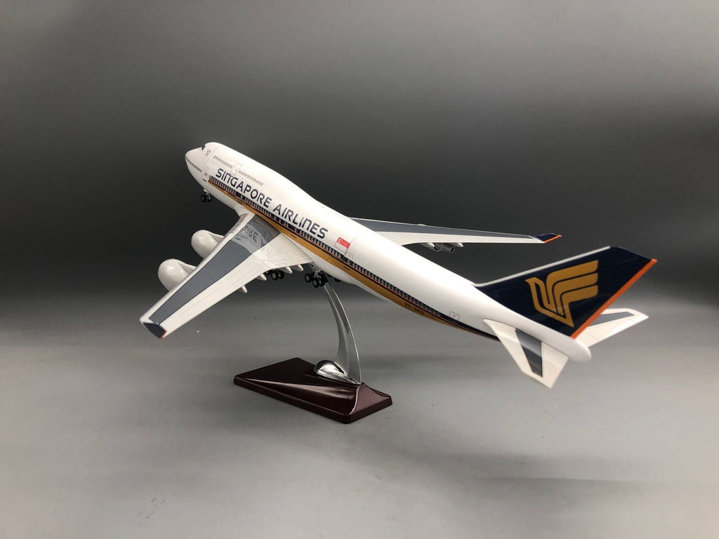 Singapore Airlines Boeing 747 1:150 Scale Model