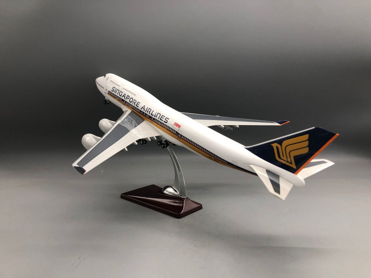 Singapore Airlines Boeing 747 1:150 Scale Model