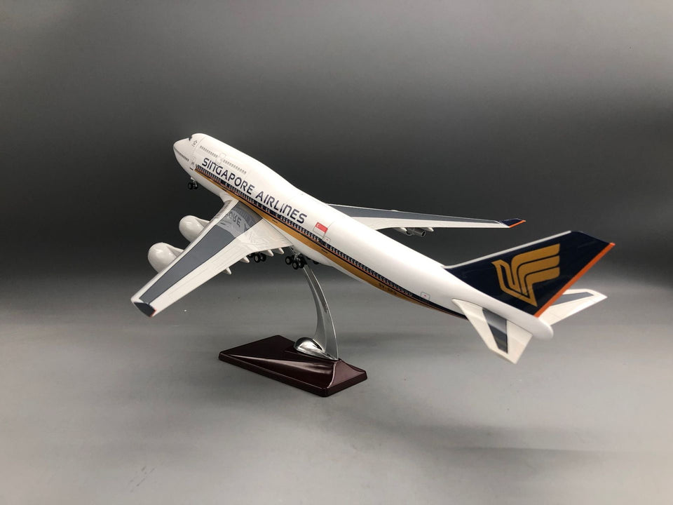 Singapore Airlines Boeing 747 1:150 Scale Model