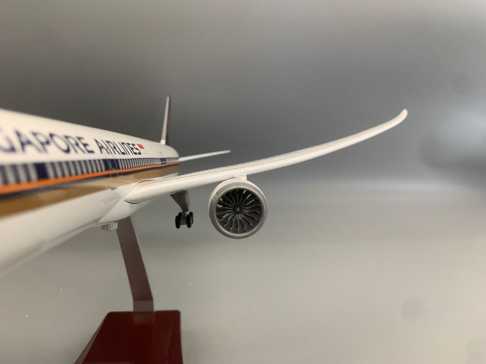Singapore Airlines Boeing 777 1:157 Scale Model