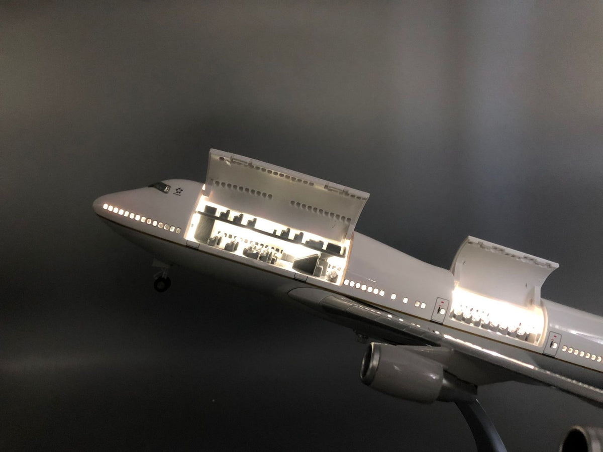 United Airlines Boeing 747 1:150 Scale Model