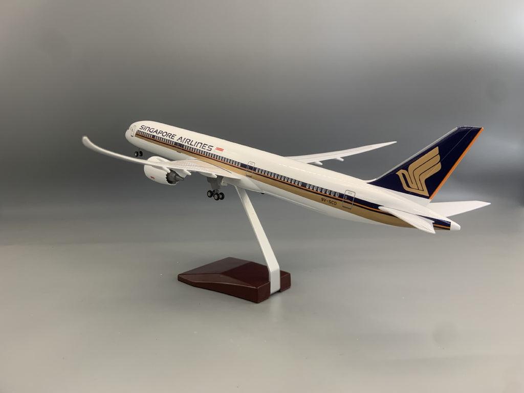 Singapore Airlines Boeing 777 1:157 Scale Model