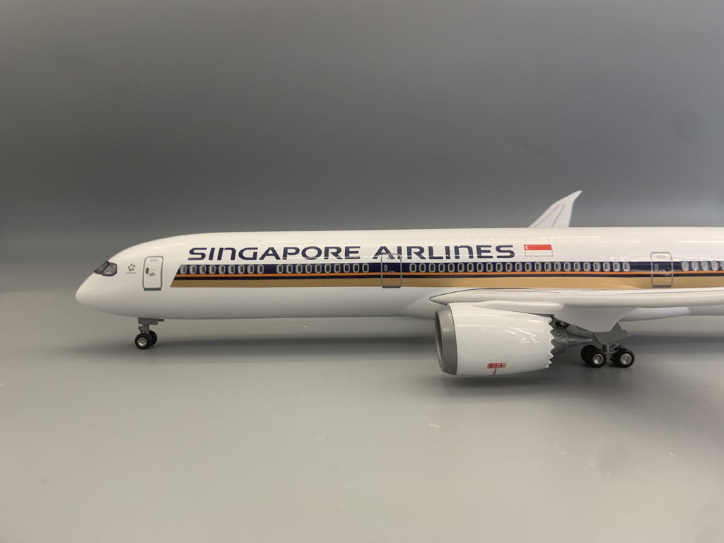 Singapore Airlines Boeing 777 1:157 Scale Model