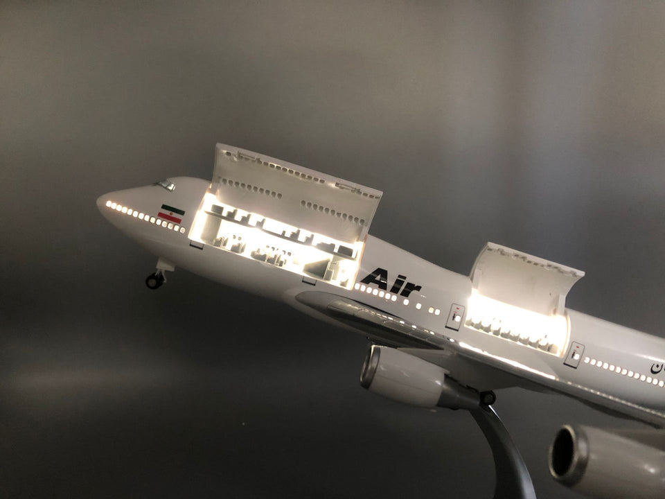 Mahan Air Boeing 747 1:150 Scale Model