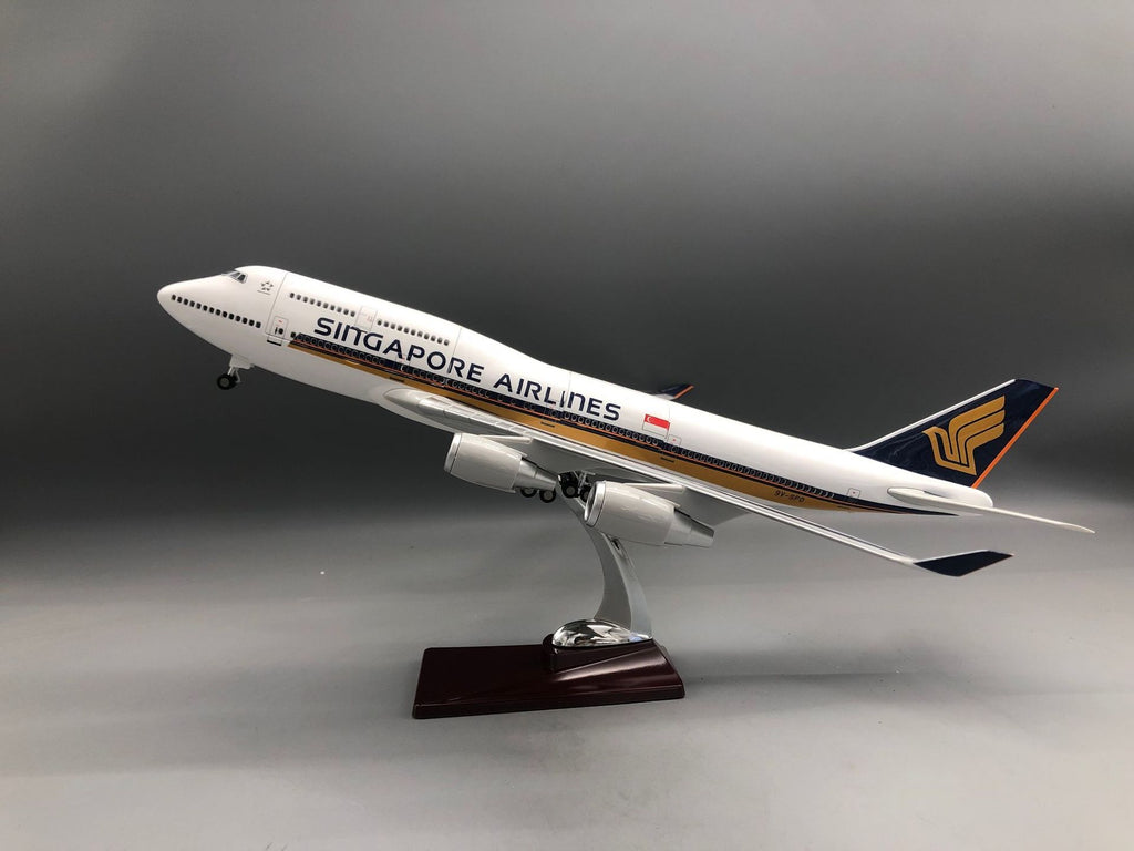 Singapore Airlines Boeing 747 1:150 Scale Model