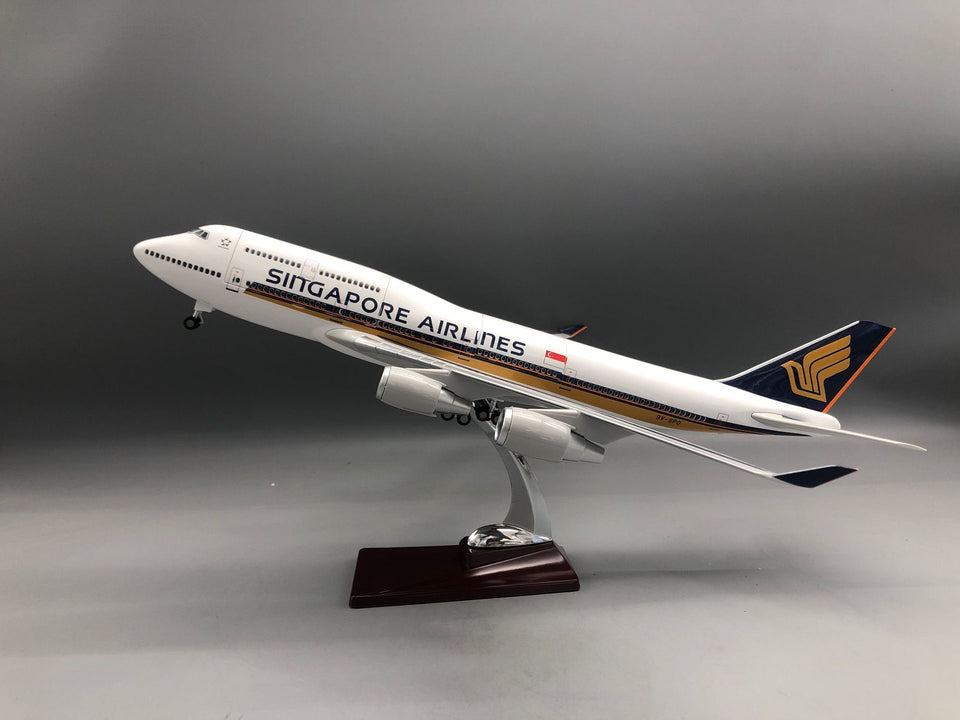 Singapore Airlines Boeing 747 1:150 Scale Model