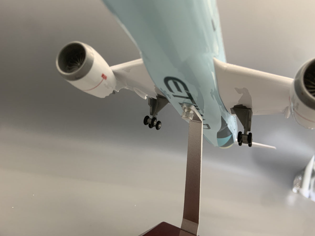 Etihad Boeing 787-10 Special Greenliner 1:145 Scale Model