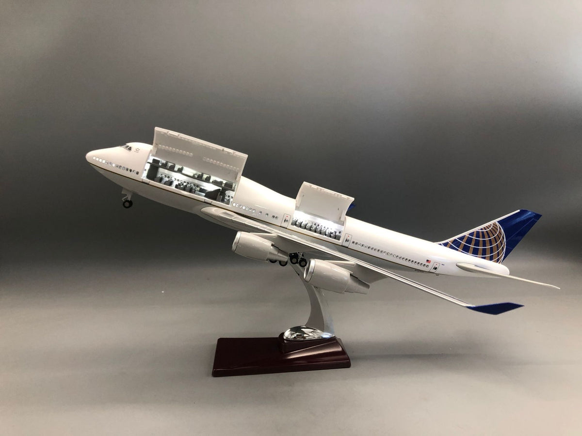 United Airlines Boeing 747 1:150 Scale Model