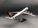 Singapore Airlines Boeing 747 1:150 Scale Model