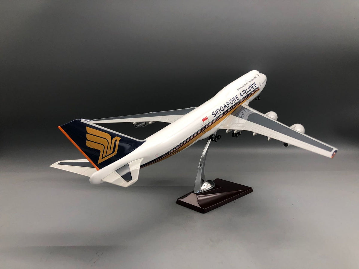 Singapore Airlines Boeing 747 1:150 Scale Model