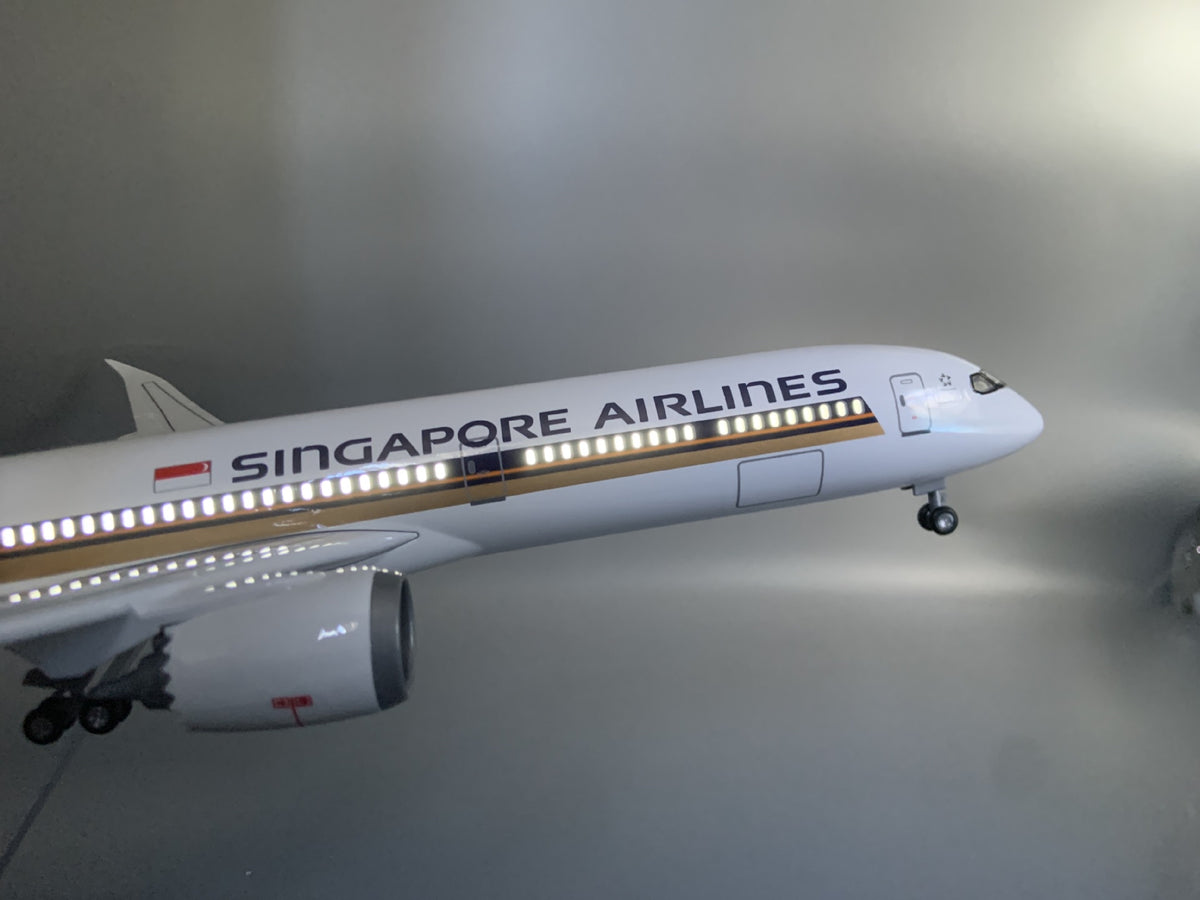 Singapore Airlines Boeing 777 1:157 Scale Model