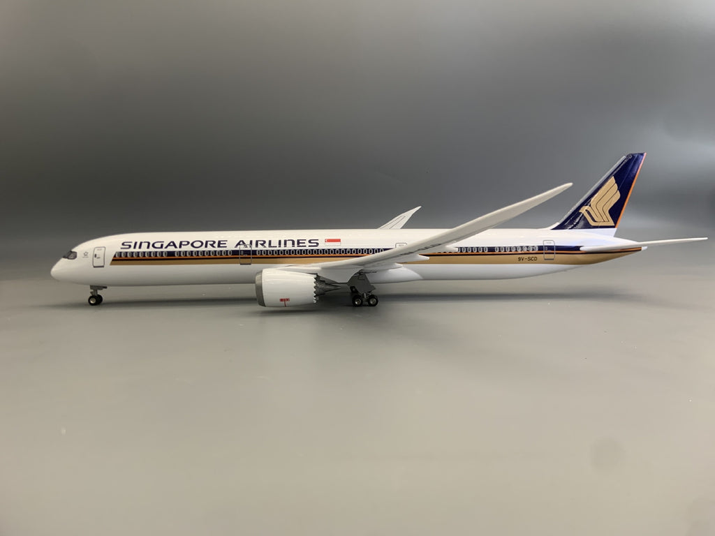 Singapore Airlines Boeing 777 1:157 Scale Model