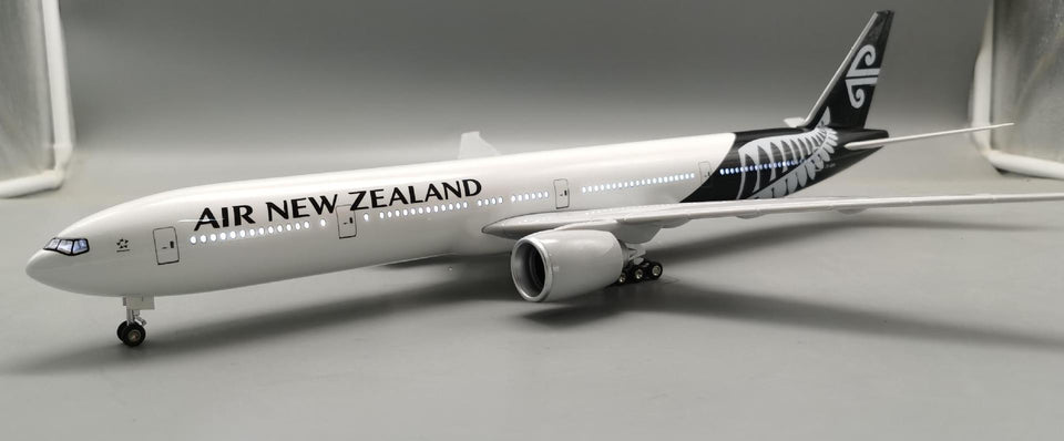 Air New Zealand Boeing 777 1:157 Scale Model