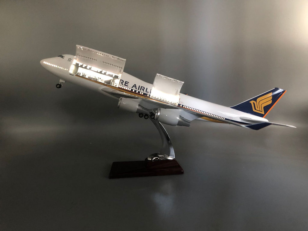 Singapore Airlines Boeing 747 1:150 Scale Model