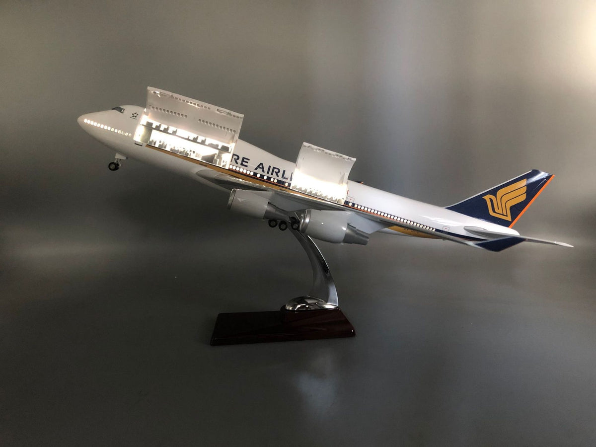 Singapore Airlines Boeing 747 1:150 Scale Model