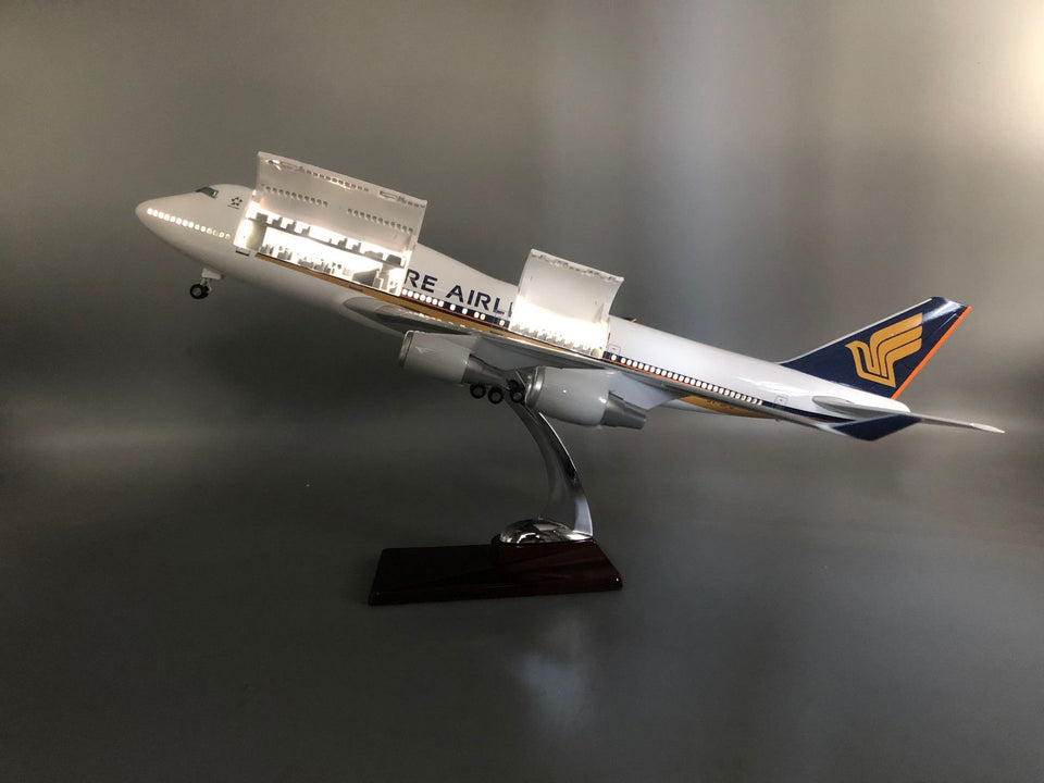 Singapore Airlines Boeing 747 1:150 Scale Model