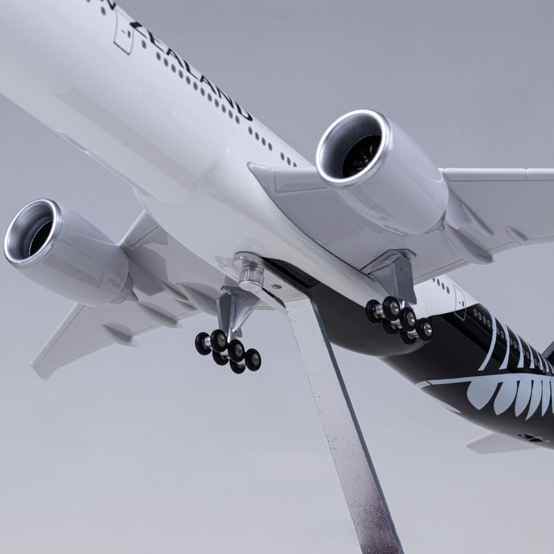 Air New Zealand Boeing 777 1:157 Scale Model