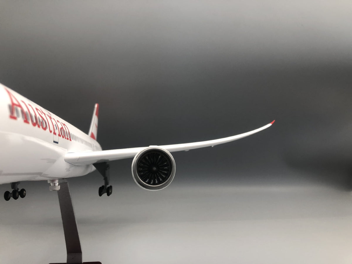 Austrian Boeing 787-9 Special Greenliner 1:145 Scale Model