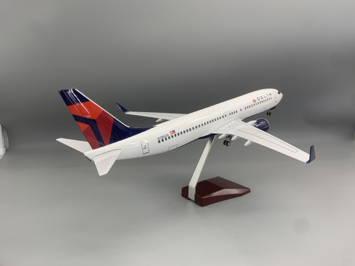 Delta Boeing 737-800 1:85 Scale Model