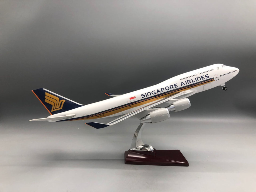 Singapore Airlines Boeing 747 1:150 Scale Model