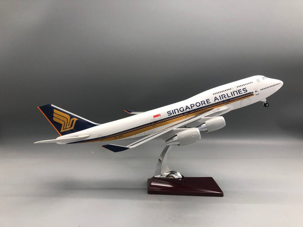 Singapore Airlines Boeing 747 1:150 Scale Model