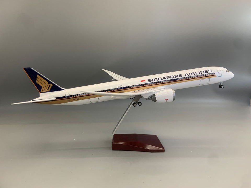 Singapore Airlines Boeing 777 1:157 Scale Model