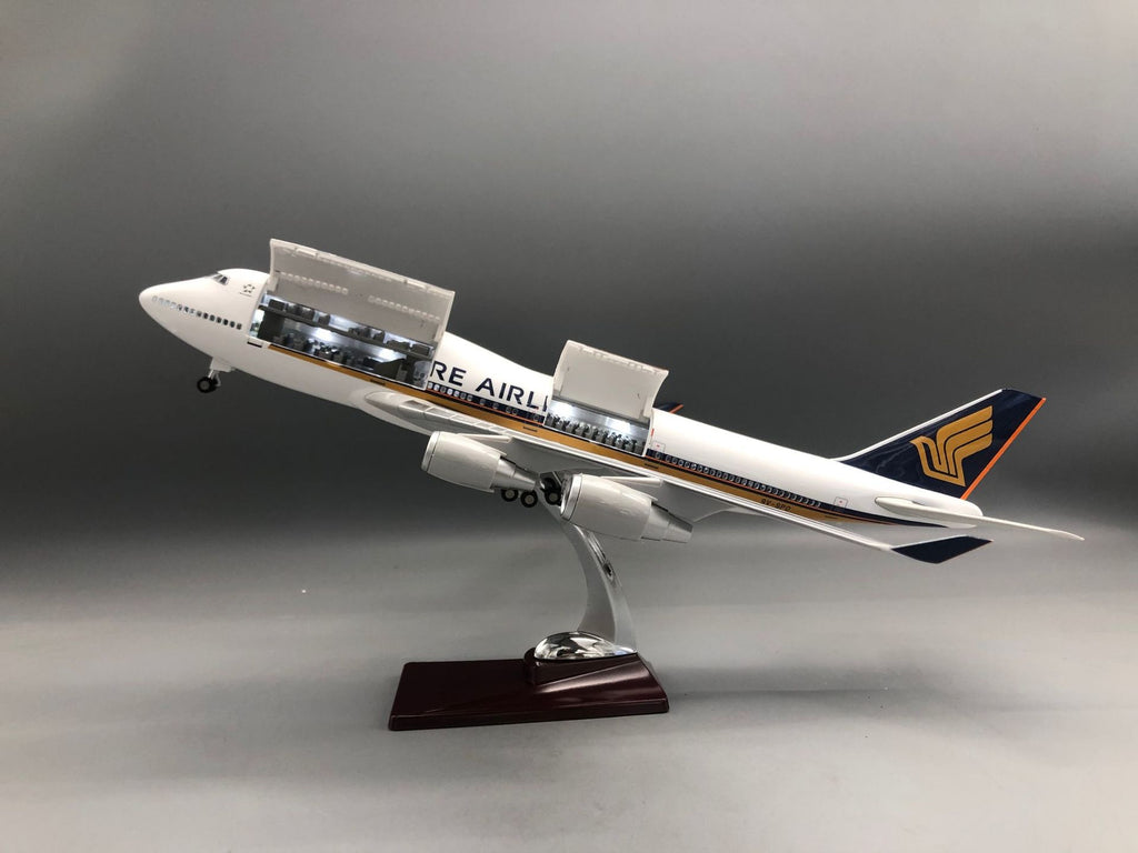 Singapore Airlines Boeing 747 1:150 Scale Model