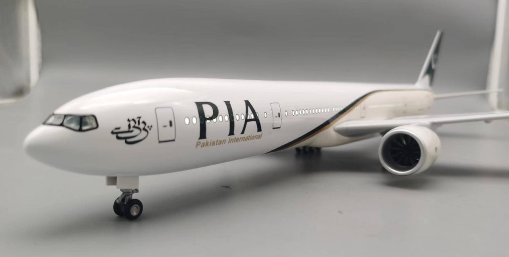 PIA Boeing 777 1:157 Scale Model