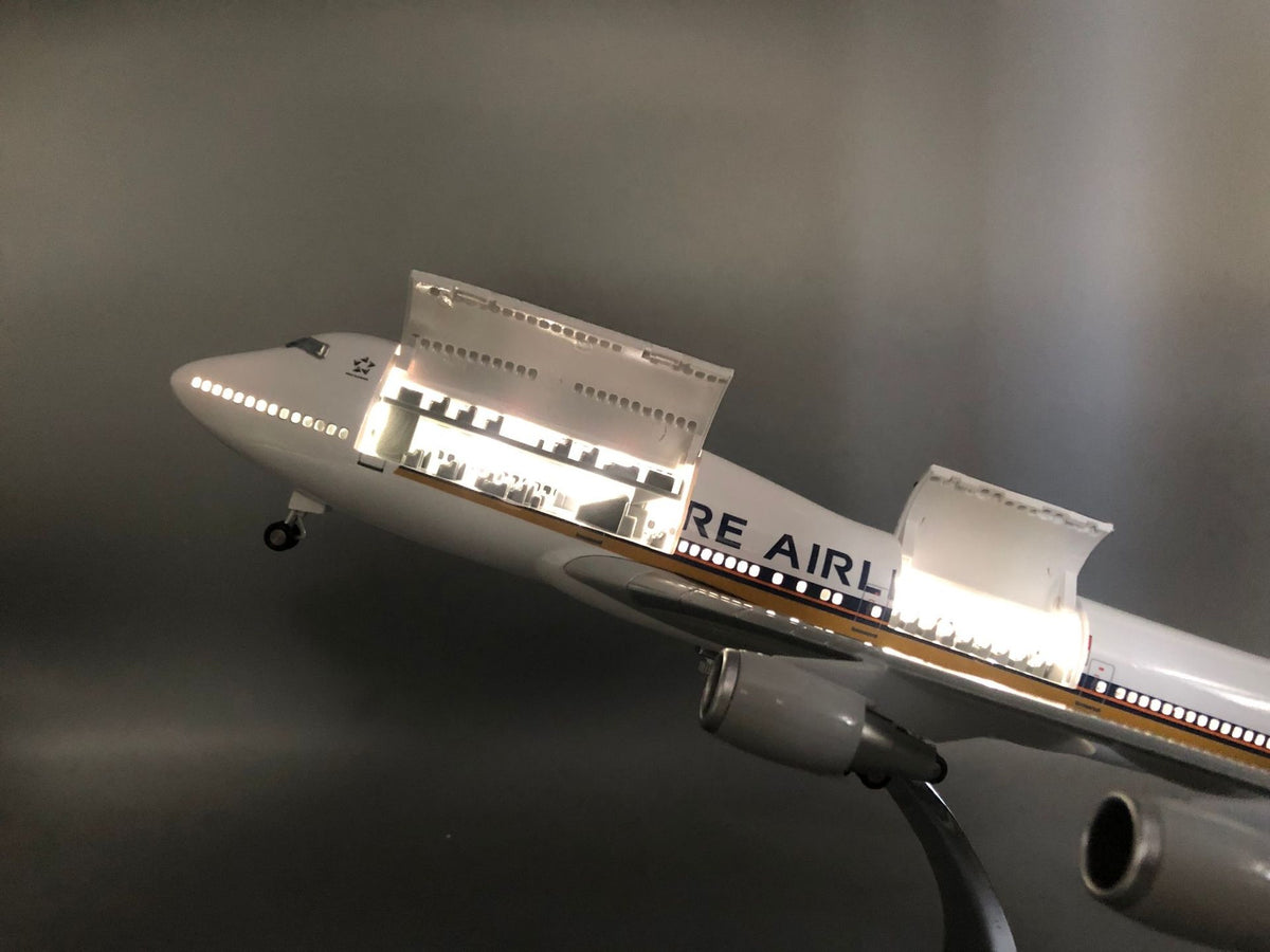 Singapore Airlines Boeing 747 1:150 Scale Model