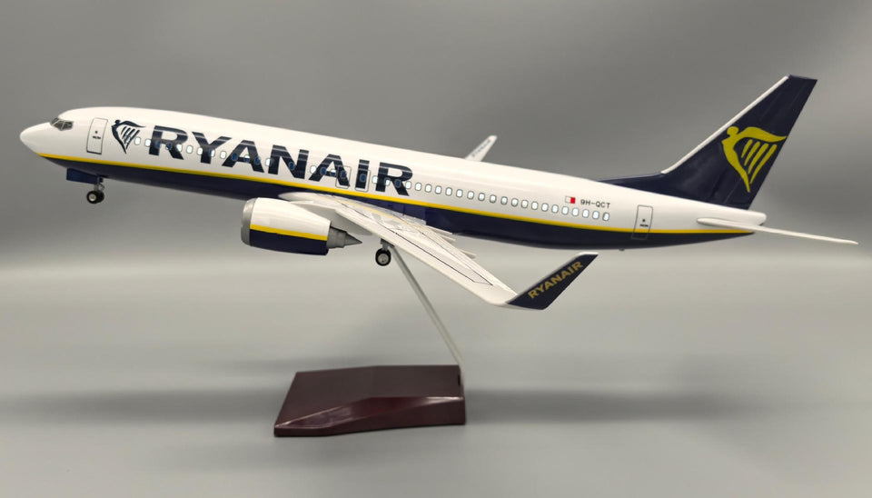 Ryanair Boeing 737 1:145 Scale Model