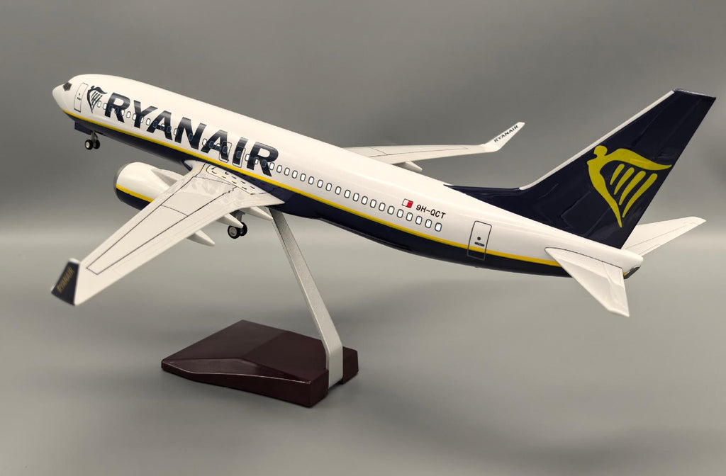 Ryanair Boeing 737 1:145 Scale Model