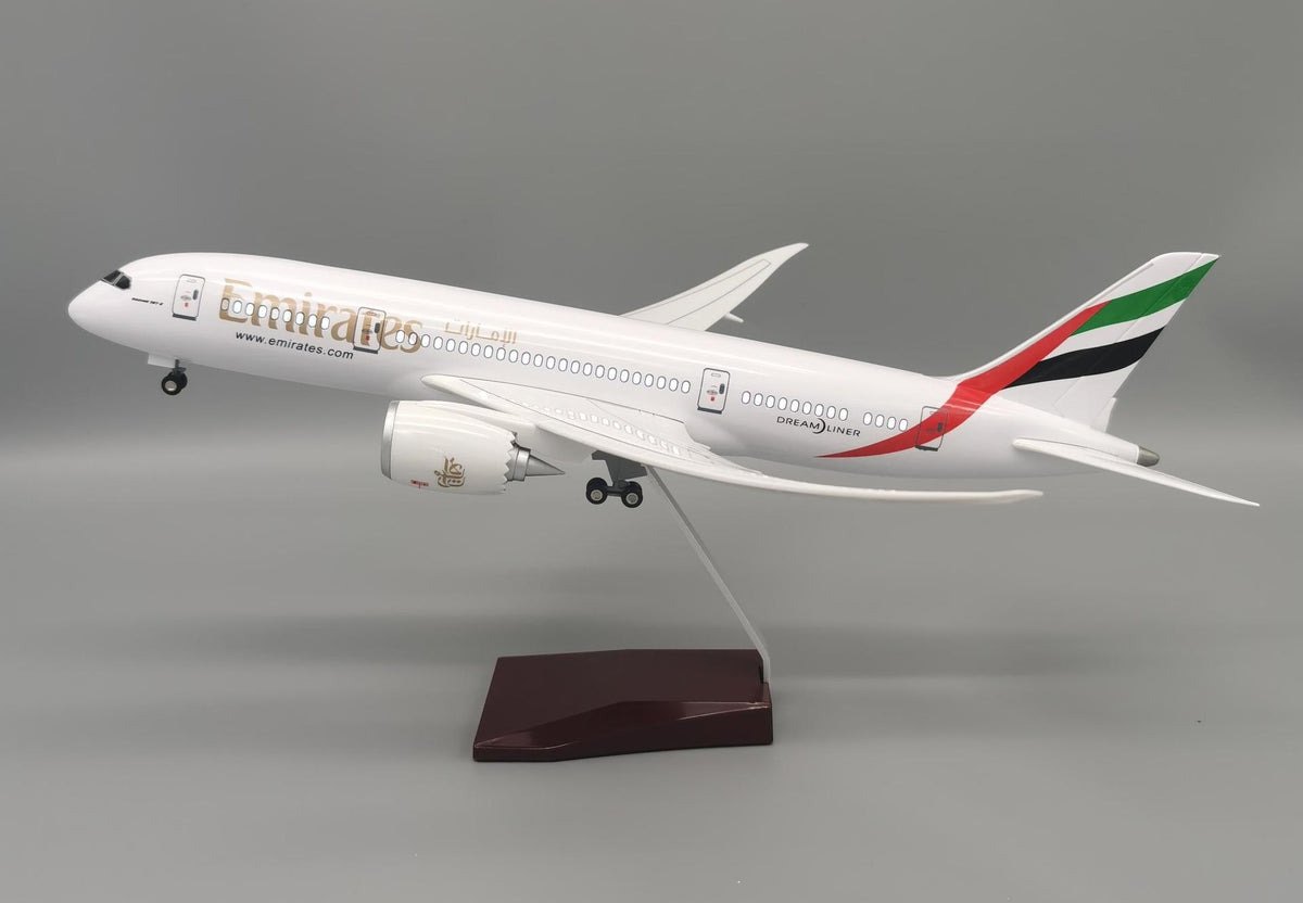 Emirates Boeing 787 1:145 Scale Model