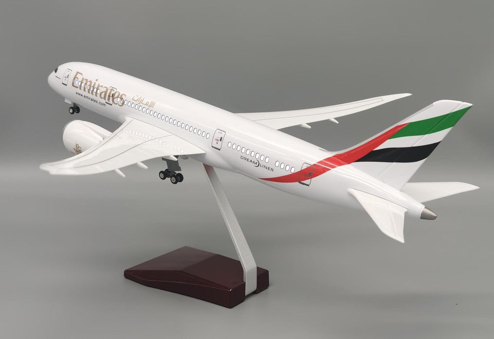 Emirates Boeing 787 1:145 Scale Model