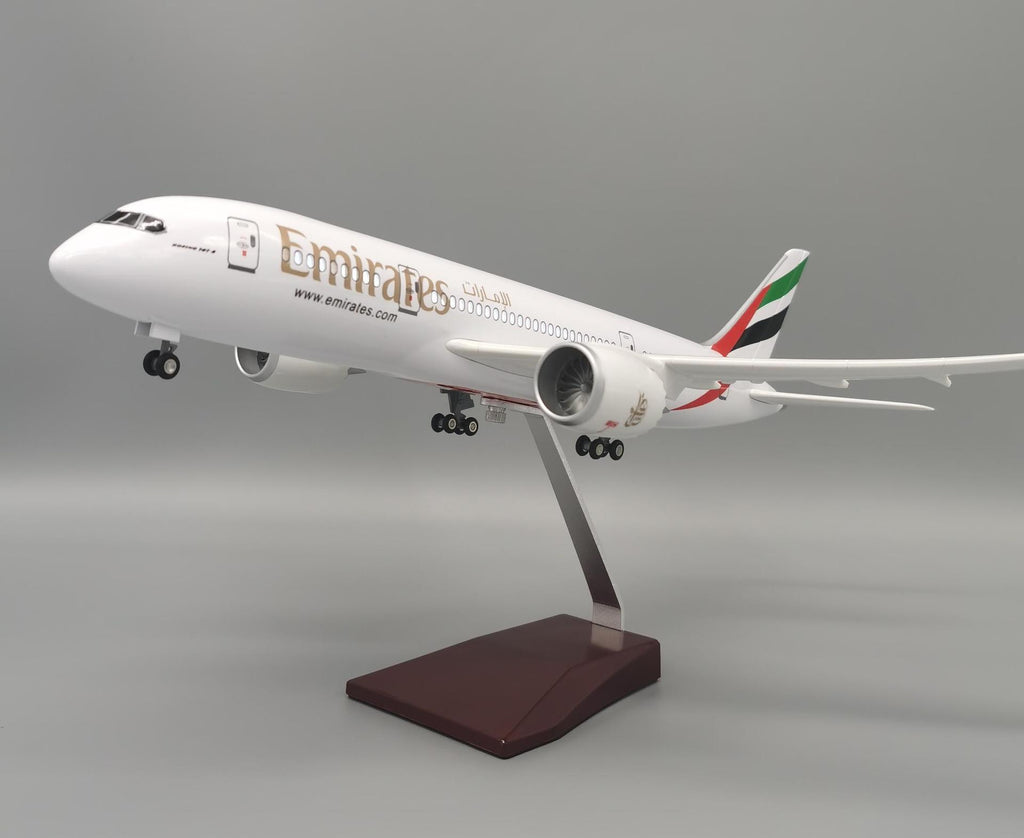 Emirates Boeing 787 1:145 Scale Model