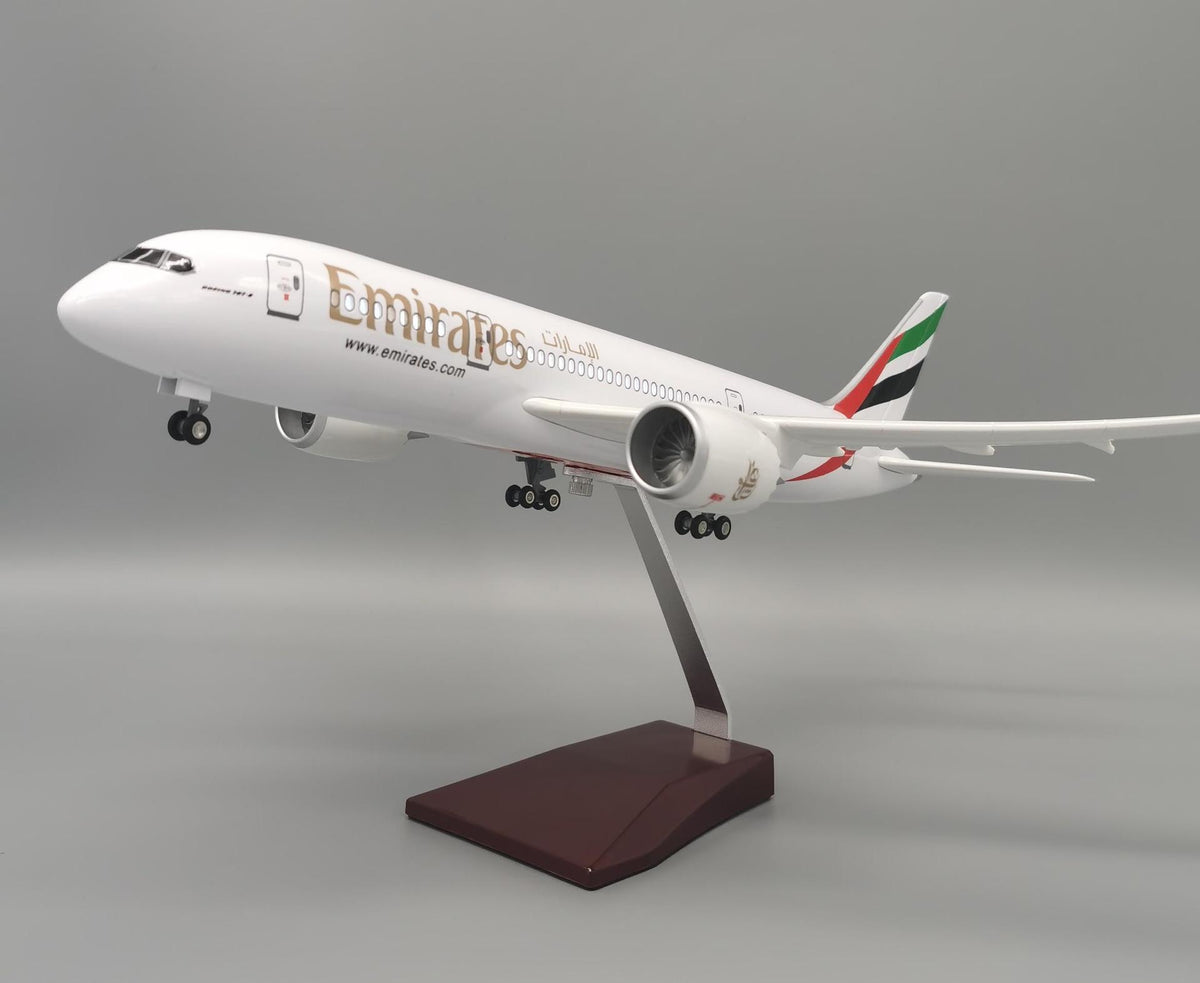 Emirates Boeing 787 1:145 Scale Model